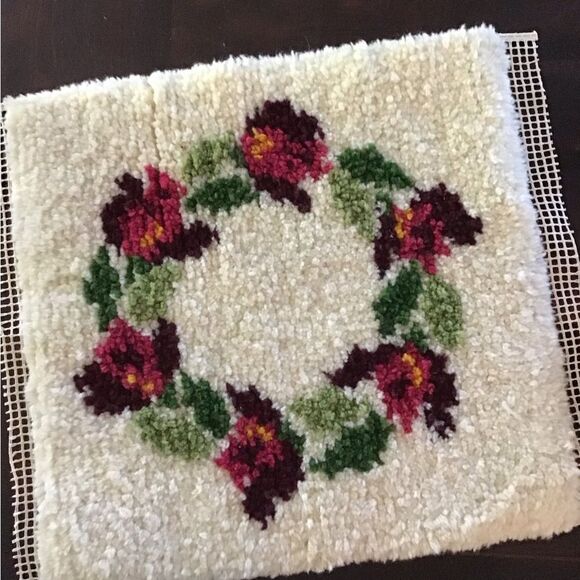 Christmas  Decor Latch Hook Pillow Front - Picture 1 of 3